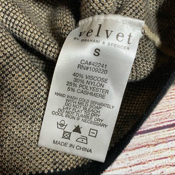 VELVET by Graham & Spencer Leopard Print Sweater Size Small Long Sleeve Pullover - Picture 9 of 12